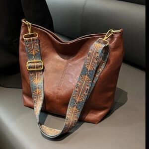 حقيبة نسائية كبيرة