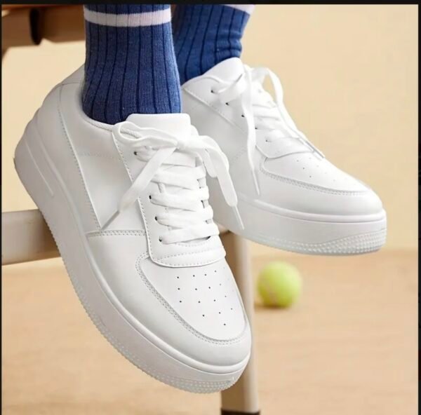 حذاء سنيكرز