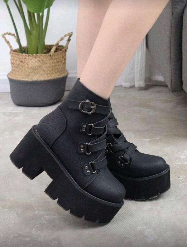 حذاء ستاتي بنعل سميك