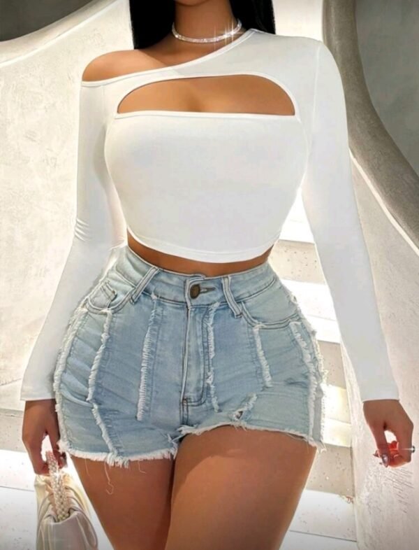 بلوزة مثيرة