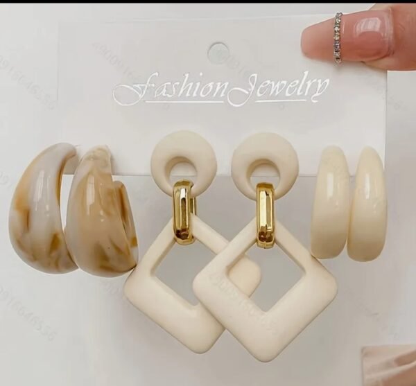 مجموعة من الحلق