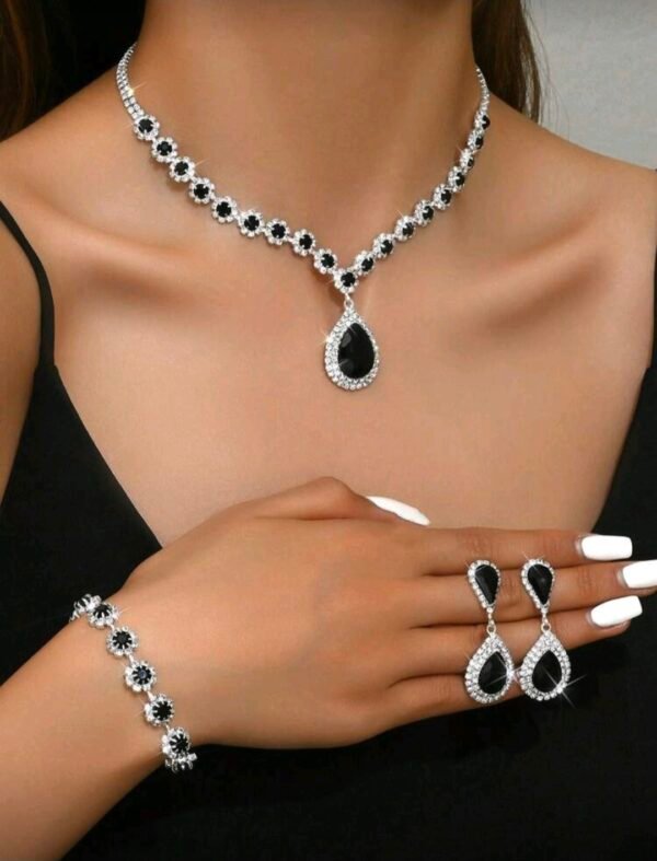 طقم مجوهرات