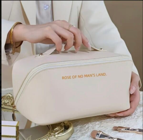 حقيبة مستحضرات تجميل