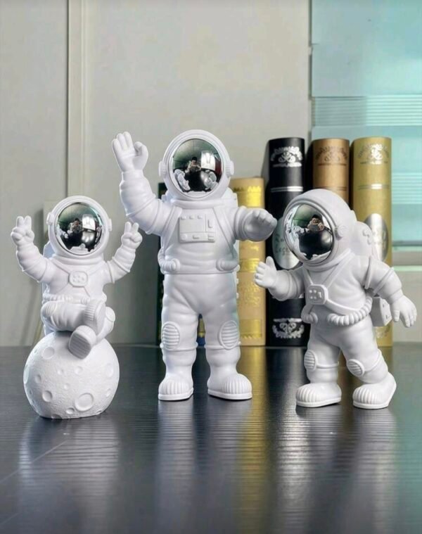 زينه على شكل رائد فضاء