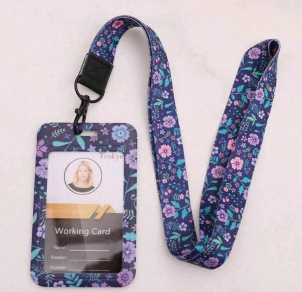 حامل بطاقة هويه