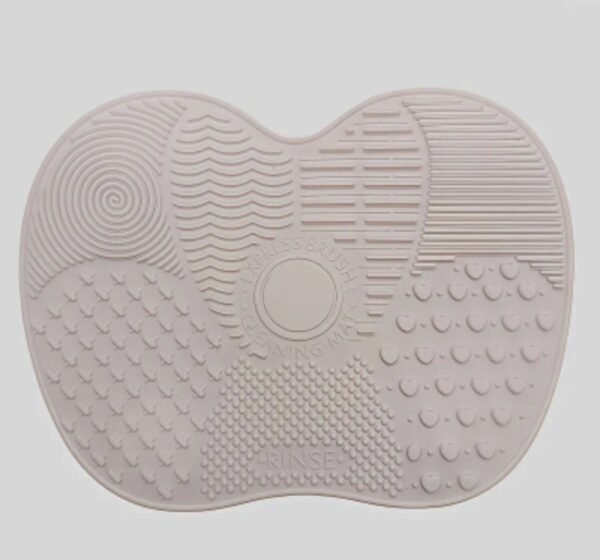 لتنظيف فرش المكياج