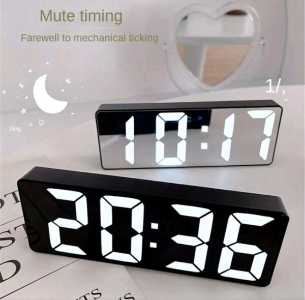 ساعة منزلية