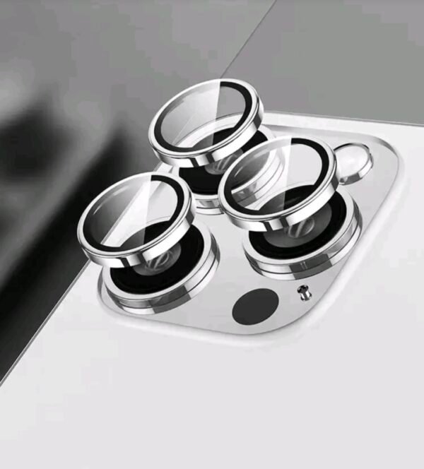 عدسات ايفون