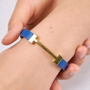 اسوارة نسائية