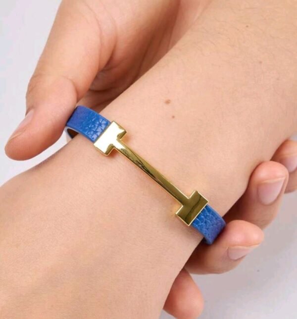 اسوارة نسائية