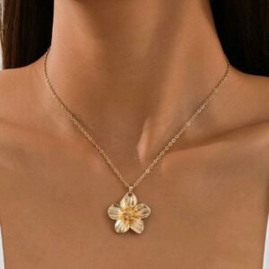 قلادة نسائية