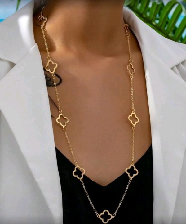 قلادة نسائية