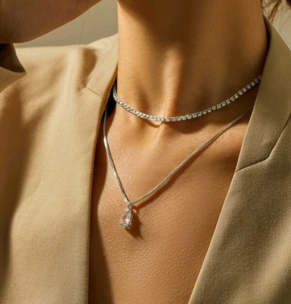 قلادة نسائية