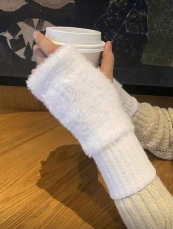 قفازات نسائية