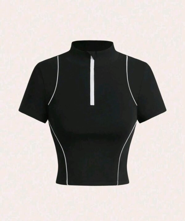 بلوزة نسائية